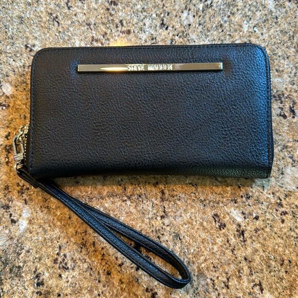 Steve Madden BZIPPY black pebbled faux leather bifold zipper wallet wristlet NEW - Picture 1 of 7